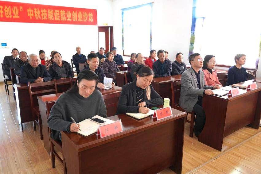 标题：省委讲师团、武汉纺织大学赴华容区开展“大思政课”“百马行动”观摩宣讲活动.docx