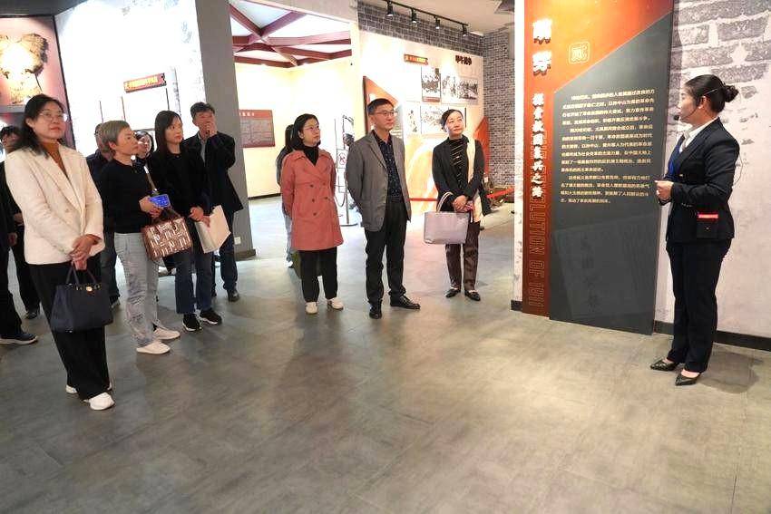 标题：省委讲师团、武汉纺织大学赴华容区开展“大思政课”“百马行动”观摩宣讲活动.docx